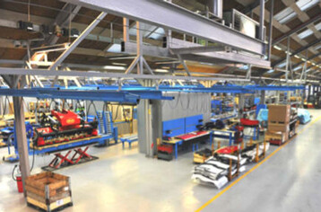 Die neue 5000 m2groe Montagehalle fr Anbau-Mhwerke und Mhaufbereiter.