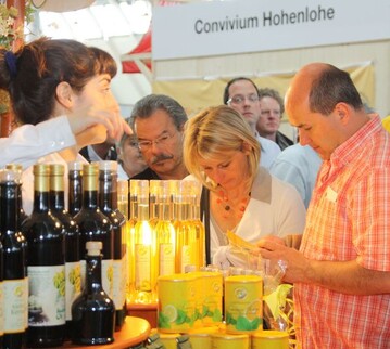 Anbieter aus Baden-Württemberg sind auf der Slow Food stets zahlreich vertreten. Im vergangenen Jahr stammten rund 40 Prozent der Aussteller aus dem Südwesten. Die Ausstellerzahlen sind stabil, dieses Jahr sind es insgesamt erneut mehr als 400.