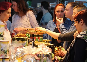 Schauen und probieren ist auf der Slow Food ausdrcklich gewnscht.