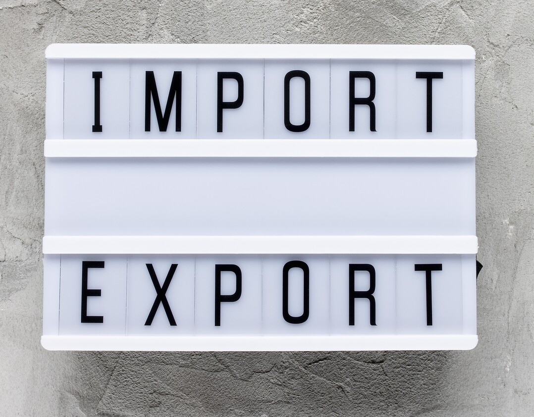 Deutschland hat erstmals Produkte und Rohstoffe für mehr als 100 Mrd. Euro importiert.