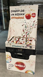 Die Verpackung will Optimismus verbreiten und damit den Konsum von Äpfeln ankurbeln.