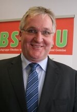 Jens Stechmann folgt als neuer Vorsitzender der Bundesfachgruppe Obstbau auf Gerhard Kneib, der die Fachgruppe 18 Jahre lang geleitet hat.