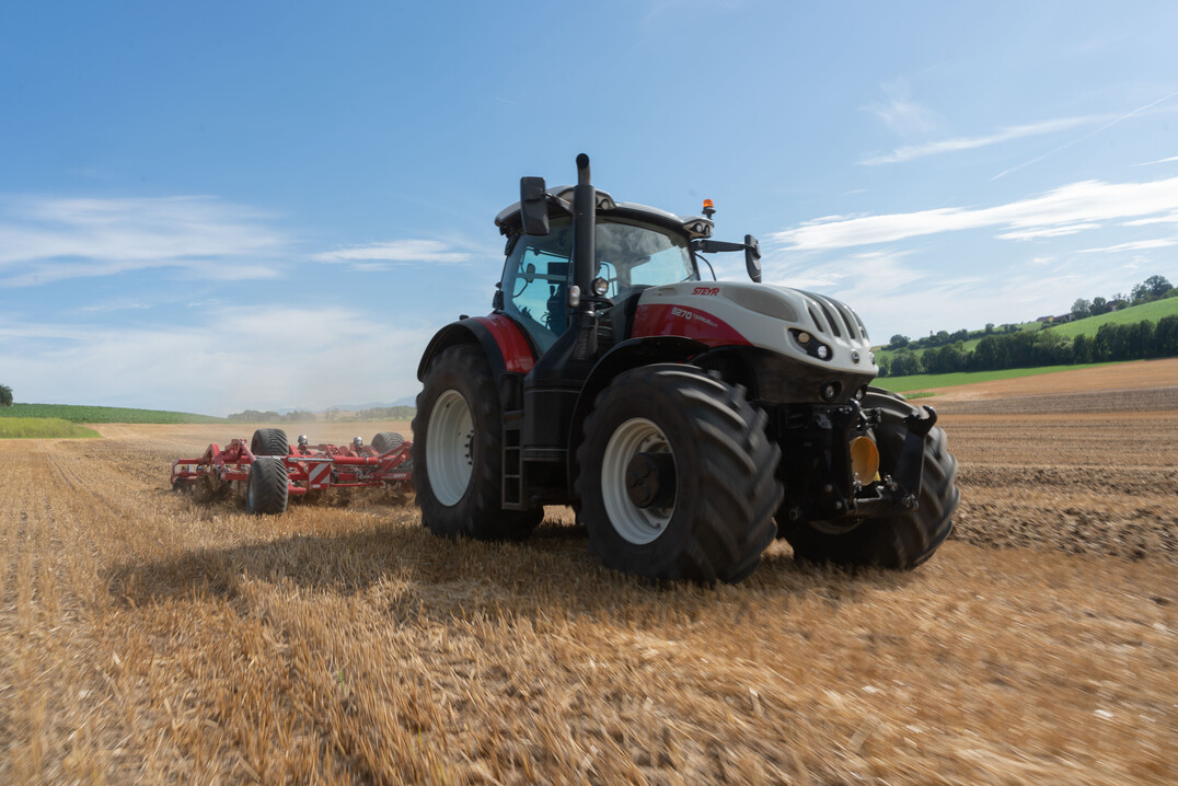 Steyr fährt mit dem Terrus CVT als einzige Marke bereits in der Grundausstattung mit „Keyless go“.