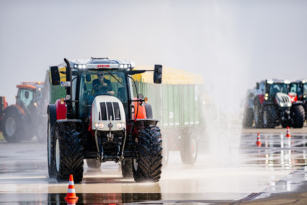 Das ADAC-Fahrsicherheitstraining lohnt sich allemal, denn KFZ-Versicherer geben i.d.R. auf Nachfrage fr Absolventen des Trainings einen Rabatt auf die Versicherungsprmie.
