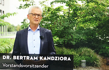  Wir liegen bei Absatz und Umsatz aller Produktgruppen deutlich ber den Vorjahreswerten und ber Plan", berichtete der Stihl Vorstandsvorsitzende Dr. Bertram Kandziora auf seiner 38. Pressekonferenz fr Stihl. Am Ende der PK bedankte sich Dr. Bertram Kandziora bei den Journalisten/innen fr die jahrelange gute Zusammenarbeit und kndigte an, dass er zum 1. Februar 2022 nach 20 Jahren im Vorstand von Stihl in den Ruhestand gehen wird. 