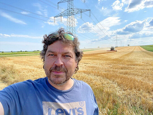 Ein Pionier biozyklisch veganer Erzeugung aus �sterreich: Harald Strassner, der auch Fl�chen in Rum�nien und Ungarn betreibt.