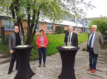 Im Einsatz fr die Tiergesundheit und den Verbraucherschutz (v.l.n.r.): Dr. Thomas Miller, STUA Aulendorf, Sabine Kurtz, Staatssekretrin, MLR, Dr. Gerhard Kuhn, MLR, und Thomas Hagmann, Vorsitzender Tierseuchenkasse (TSK) Baden-Wrttemberg.