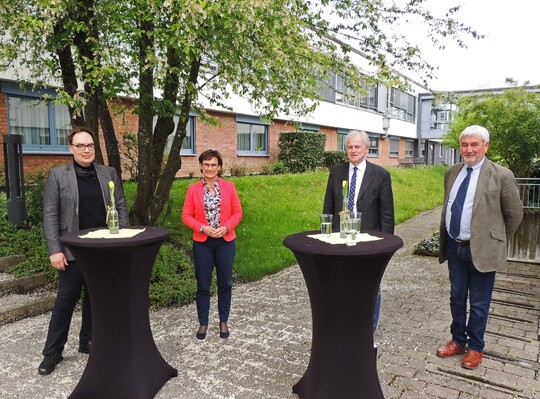 Im Einsatz fr die Tiergesundheit und den Verbraucherschutz (v.l.n.r.): Dr. Thomas Miller, STUA Aulendorf, Sabine Kurtz, Staatssekretrin, MLR, Dr. Gerhard Kuhn, MLR, und Thomas Hagmann, Vorsitzender Tierseuchenkasse (TSK) Baden-Wrttemberg.
