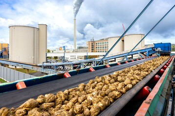 Gewerbekunden bietet Sdzucker einen CO2-reduzierten Zucker an. Der kleinere Fuabdruck entsteht in der Zuckerfabrik. 