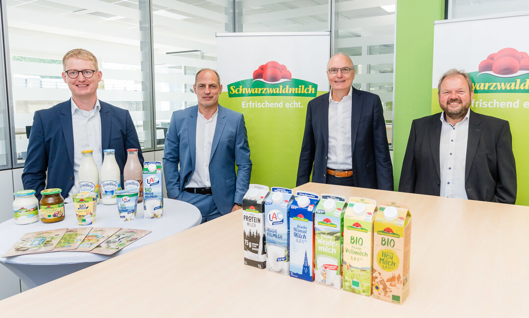 Führungsteam der Schwarzwaldmilch (v.l.): Björn Beckmann, Geschäftsleitung Finanzen/Verwaltung; Andreas Schneider, Geschäftsführer; Heinz Kaiser, Geschäftsleitung Landwirtschaft/Produktion/Logistik) und der Aufsichtsratsvorsitzende Markus Kaiser.