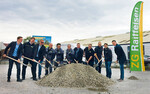 Spatenstich für neuen Technikbetrieb in Rauenberg (v. l.): Architekt Thomas Eck, Baukoordinator Uwe Müller, Bauunternehmer Maximilian Hollerbach, Mitarbeiter Boris Zavadil, Nils Hufnagel, Andre Raseta, Bürgermeister Peter Seithel, Niederlassungsleiter Heiko Marterer, Verkaufsberater Mark Mandel, Regionalleiter Harald Hörner und Geschäftsführer Martin Bauknecht.