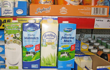  Der Handel spielt seine Markt aus und macht die Milch ab November billiger.