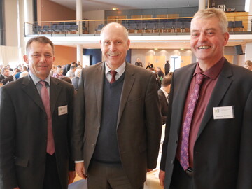 Hauptredner und Vorsitzende (von links): Jrg Kautt, Ministerialdirigent Dr. Konrad Rhl vom Ministerium fr Lndlichen Raum (MLR) und Alexander Schfer beim Bauerntag der Kreisbauernverbnde (KBV) Tbingen und Zollernalb am Samstag, 25. Januar 2020, in Hechingen (Zollernalbkreis).