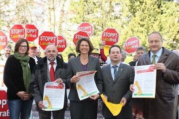 Bild: 2. v.l.: Werner Rpple, Prsident des Badischen Landwirtschaftlicher Hauptverbandes, Joachim Rukwied, Prsident des Landesbauernverbandes in Baden-Wrttemberg, Bundesministerin Ilse Aigner und Alexander Bonde, baden-wrttembergischer Landwirtschaftsminister, vlnr.