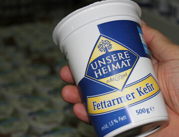 Starkes Signal gegen Preissenkungen: Edeka Sdwest kndigt an, die Preise fr regionale Markenprodukte der Molkereien in ihrem Absatzgebiet sowie fr Molkereiprodukte ihrer Regional-marke "Unsere Heimat - echt & gut" unverndert zu lassen. 