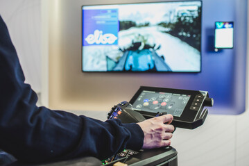 Im Mrz stellten Valtra und Elisa auf einer Veranstaltung in Helsinki einen ferngesteuerten Traktor vor. 