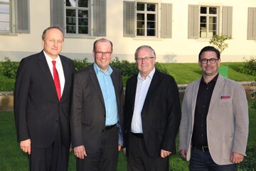 Beim Vierlndertreffen auf dem Arenenberg (von links): Joachim Rukwied, Prsident Deutscher Bauernverband e.V., Nationalrat Markus Ritter, Prsident Schweizer Bauernverband, Franz Reisecker Vizeprsident Landwirtschaftskammer sterreich, Marcus Vogt, Prsident Vereinigung buerlicher Organisationen im Frstentum Liechtenstein.