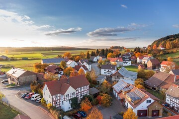 Die Grundsteuer zahlt fast jeder  als Unternehmer, als Haus- und Grundstcksbesitzer oder als Mieter. Der Staat will auf die Einnahmen auf keinen Fall verzichten.