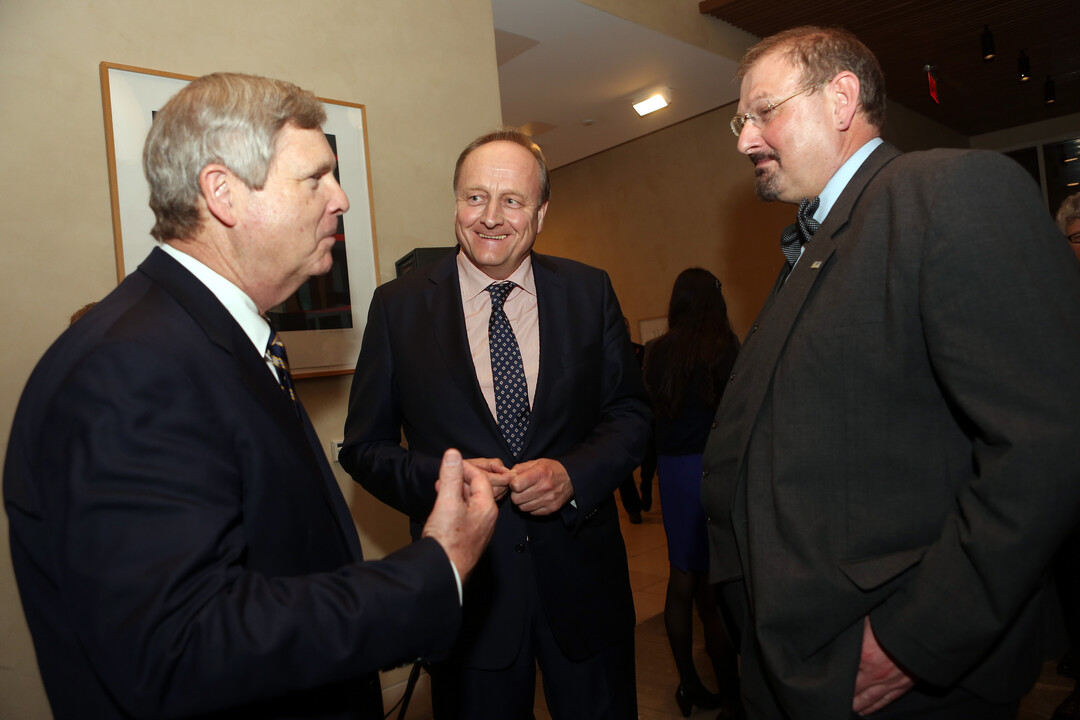 Im Gespräch (v.l.n.r.): Minister Tom Vilsack, DBV-Präsident Joachim Rukwied und der Präsident des Bundesinstituts für Risikobewertung, Professor Andreas Hensel.
