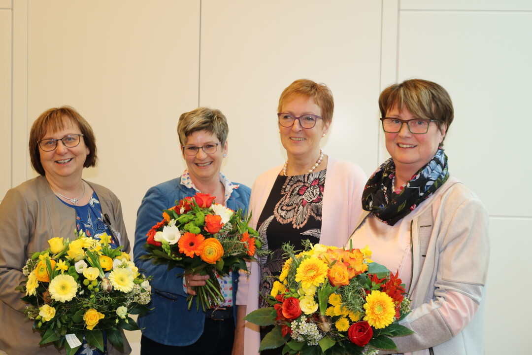 Prsidentin Marie-Luise Linckh (2. v. r.) und die Vizeprsidentinnen (v. l.) Ilse Stutz, Rotraud Mack und Lieselotte Zeller.