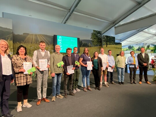 Preisbergabe auf dem Hauptfest mit Staatssekretrin Sabine Kurtz (2.v.r).