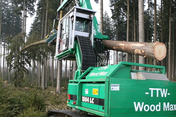 Whrend 2015 in Deutschland die Verkufer von Forstschleppern und Kombimaschinen rcklufig waren, verzeichnete die Branche Zuwchse bei Forwardern und Harvestern.