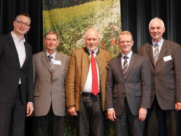 Vorstand des VTG und Diskussionsteilnehmer beim Gruppenfoto (von links): Andreas Schwarz MdL, Grne; VTG-Prsident Thomas Tremmel; Dr. Friedrich Bullinger MdL, FDP; Wolfgang Reuther MdL, CDU; VTG-Vizeprsident Brgermeister Jrgen Novak.
