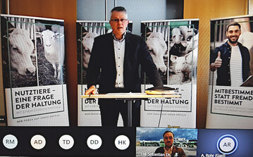 Die Lage an den Fleischmrkten war Thema auf der VZ-Winterversammlung. Die Gesprchsleitung hatte Dr. Reinhard Funk. Beim Ausloten neuer regionaler Absatzwege konnte der Aufsichtsratsvorsitzende zahlreiche Vertreter aus dem Bauernverband, der Schlachtbranche und dem Lebensmitteleinzelhandel begren. 