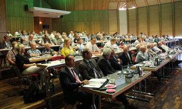 Mit rund 100 Mitgliedern und Gsten aus der Vieh- und Fleischwirtschaft waren die Pltze in der Filderhalle gut gefllt. 