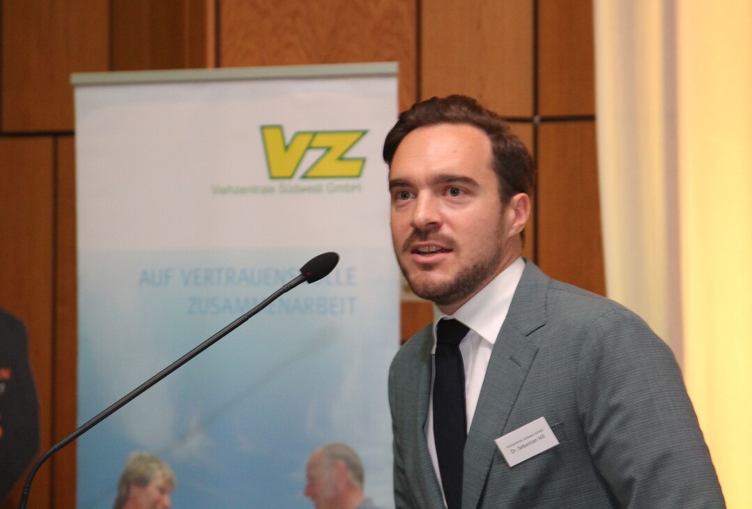 Der neue Geschftsfhrer der Viehzentrale Sdwest, Dr. Sebastian Hill, erluterte die Geschftszahlen.