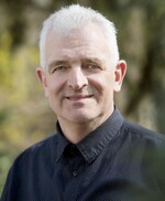 Wolfgang Daiber, neu in den Gemeinderat gewählt, ist Landwirt im Uhinger Stadtteil Holzhausen (Landkreis Göppingen). Bei seinem Hof wird ein Kunstrasenplatz gebaut. Daiber, bis 2018 Vorstandsmitglied im Kreisbauernverband Göppingen, erklärt im Interview mit BWagrar, warum er dagegen klagt und welche Gefahren er durch Mikroplastik sieht.