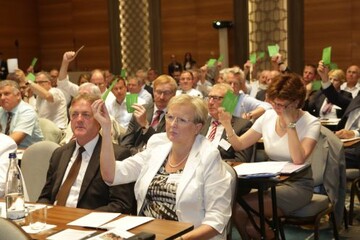 In der Mitgliederversammlung des Deutschen Raiffeisenverbandes (DRV) wurde neu gewhlt: Franz-Josef Holzenkamp ist neuer Prsident