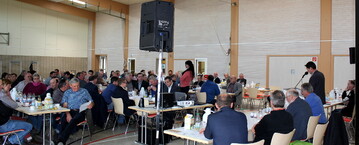 Zu ihrer ordentlichen Generalversammlung trafen sich die Milcherzeuger im Brgerhaus in Schmberg-Langenbrand. Unter den zahlreichen Gsten waren unter anderen die Vertreter der Kreisbauernverbnde, Friedrich Grohans, KBV Calw, Ulrich Hauser, KBV Pforzheim sowie Hans-Georg Schwarz, KBV Bblingen.