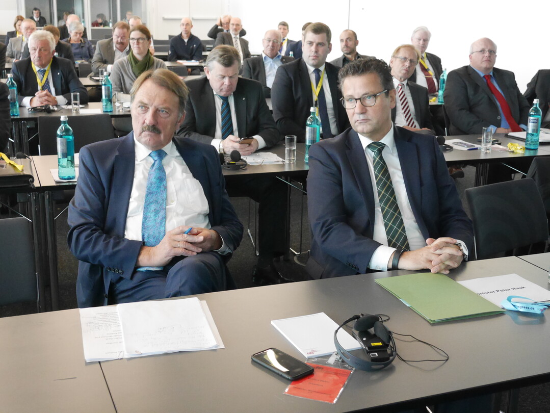 Bei der Weinbaupolitischen Tagung auf der Intervitis am 27. November 2016 in Stuttgart: Weinbauprsident Norbert Weber und Minister Peter Hauk (rechts).