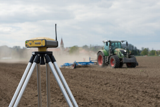 Wer sich mit Smart Farming befasst, kommt nicht um Traktor-Lenksysteme als Einstiegslsung herum. 