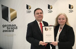 Ein Preis für erfolgreiche Markenführung - der German Brand Award für Weidemann. Der Kaufmännische Geschäftsführer Bernd Apfelbeck und Marketingleiterin Christina Heine bei der Preisverleihung in Berlin.