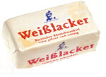 Der Weißlacker gilt als eine der bekanntesten Allgäuer Käsespezialitäten. Genau 140 Jahre ist es her, seit er von den Gebrüdern Kramer in Wertach erfunden wurde. Das war im Jahr 1874.Heute wird der Weißacker von der Arla Käserei in Sonthofen produziert.