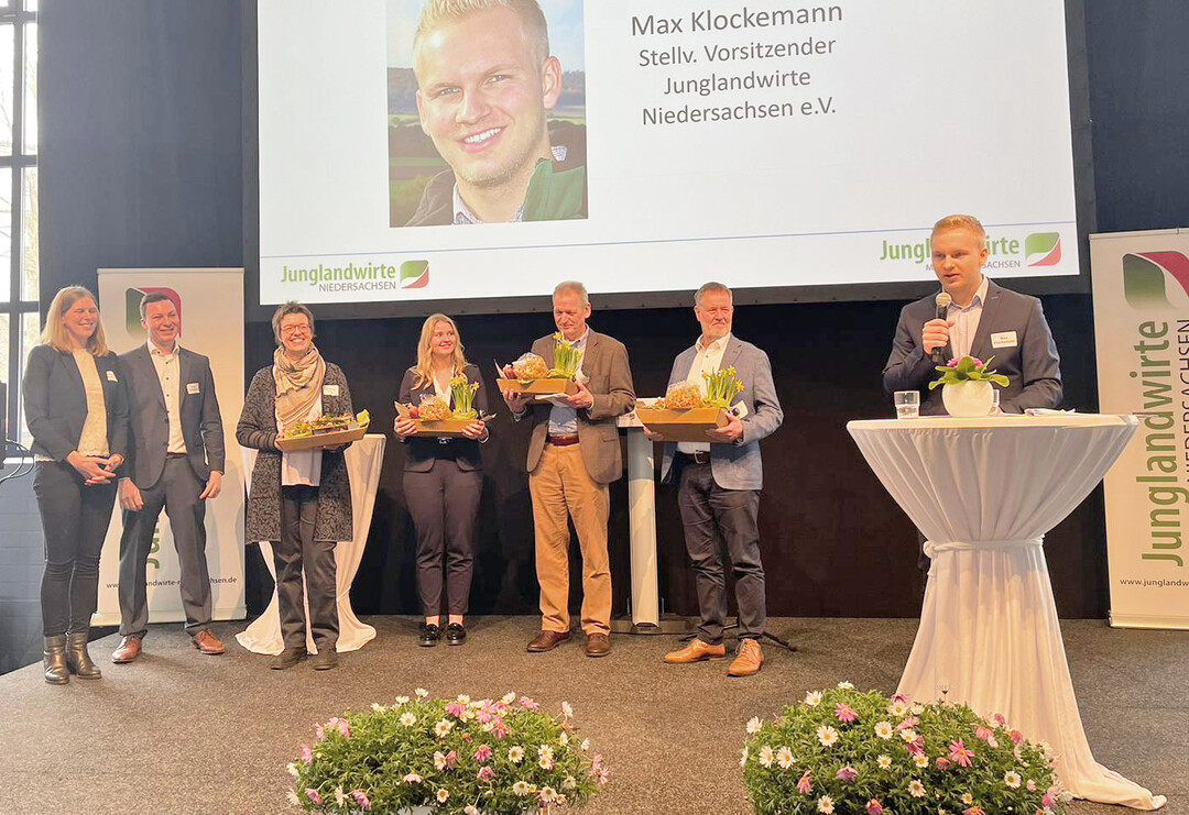 Junglandwirtetag in Nienburg: Anneke Kreißig, Philipp Hattendorf, Christine Kolle, Anneke Eggers, Dr. Cord Stoyke, Prof. Dr. Wilhelm Windisch, Max Klockemann (v.l.n.r.)