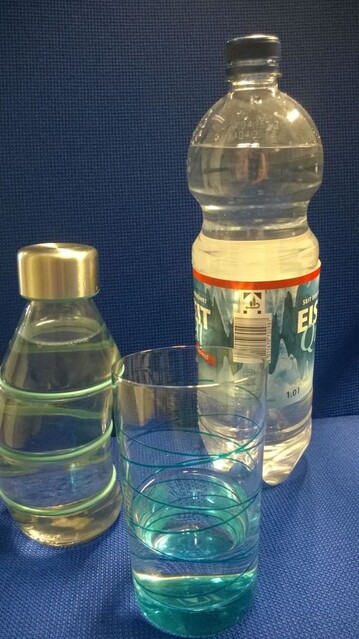 Jetzt immer die Wasserflasche griffbereit halten.
