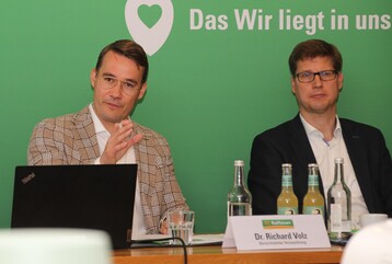 Dr. Richard Volz (l.) und Dr. Holger Lbbert prsentierten in Karlsruhe die Ernteergebnisse der ZG.